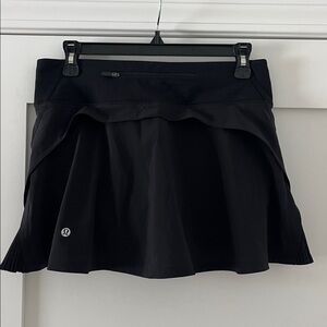 Lululemon Play Off The Pleats - Size 6